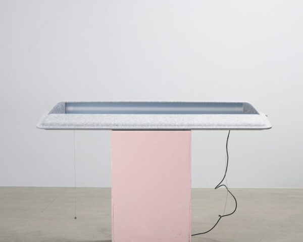 De Vorm AK 2 Workplace Divider riippuvalaisin harmaa