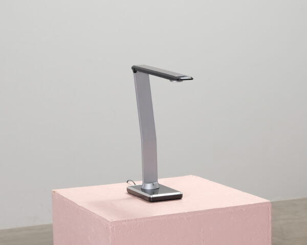 Minimalistinen pöytävalaisin