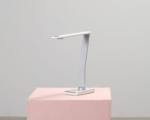 Minimalistinen pöytävalaisin