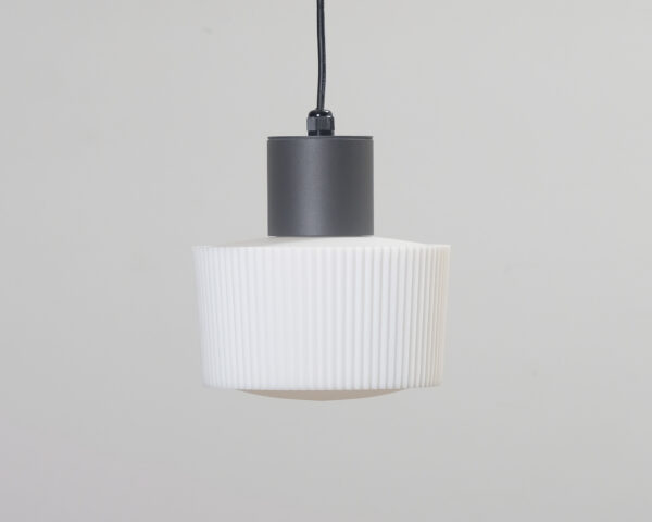Minimalistinen riippuvalaisin
