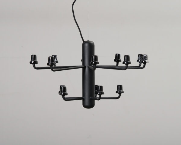 Normann Copenhagen Amp kattokruunu musta