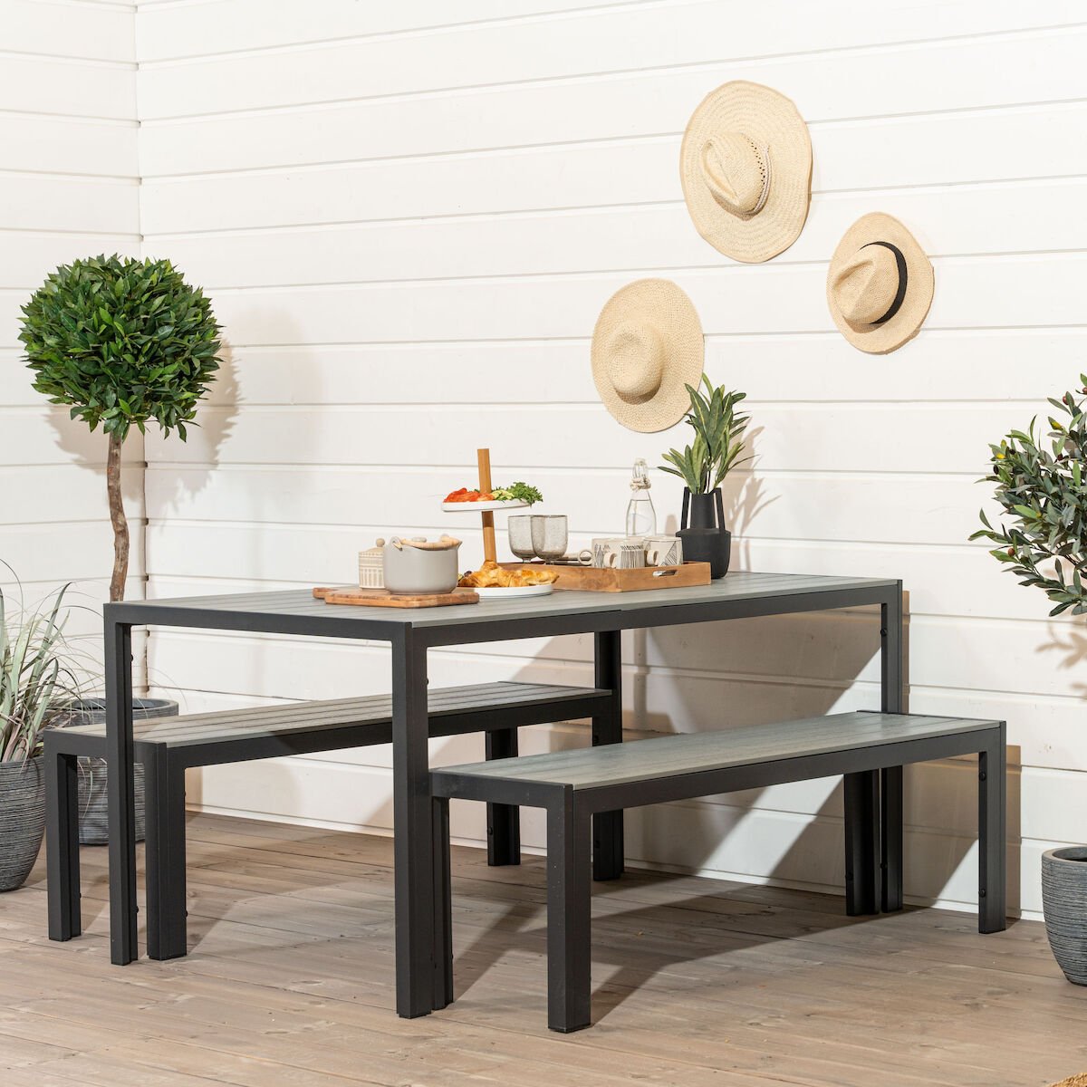 Saarni aintwood ruokailuryhmä penkeillä 4-hengen musta/harmaa
