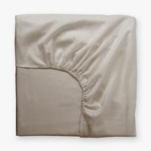 Soft Satin muotoonommeltu aluslakana hiekka